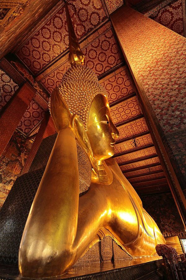 Wat Pho Temple giant reclining Buddha statue 46 meters long