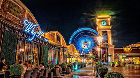 Asiatique The Riverfront Bangkok night market and entertainment